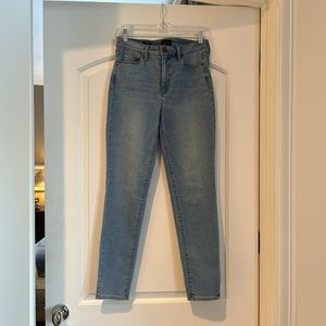 Light wash stretch denim jeggings
